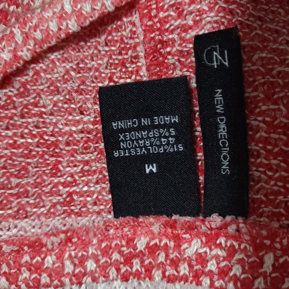 NWOT Women's New Directions V-neck sweater with lace sleeve inset Coral & Grey. - Picture 6 of 7